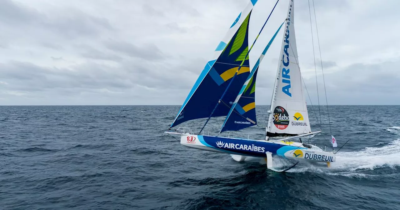 Vendée Globe : malgré une grosse avarie, Sébastien Simon réduit l’écart sur le leader Charlie Dalin