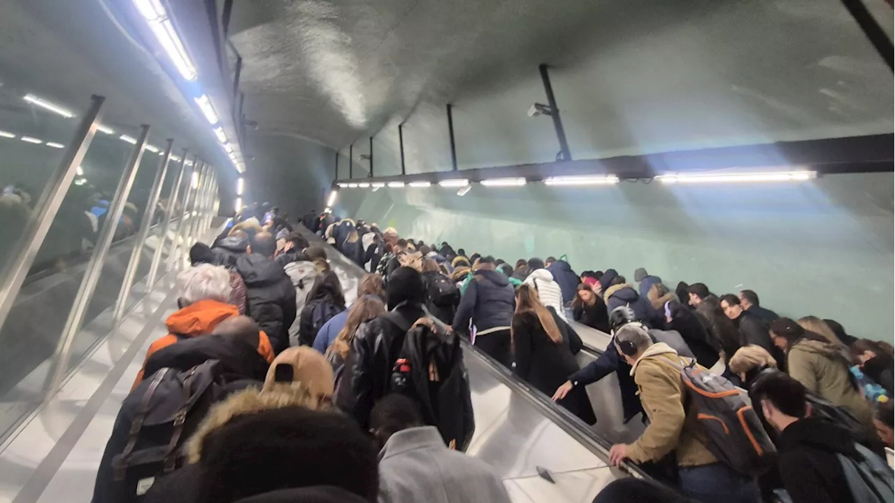 Le RER A suspendu à cause d’une grosse panne à Paris, pagaille dans les transports