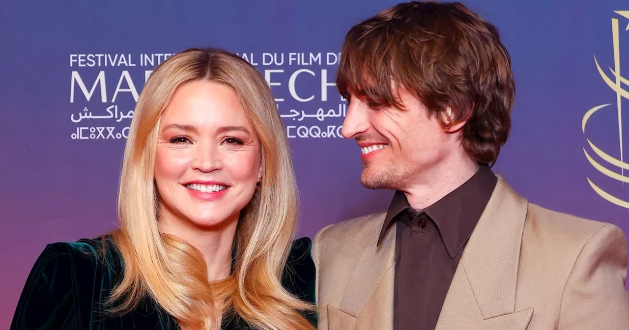 Robe en velours et costume 70's, Virginie Efira et Niels Schneider prouvent leur amour avec leurs looks assortis