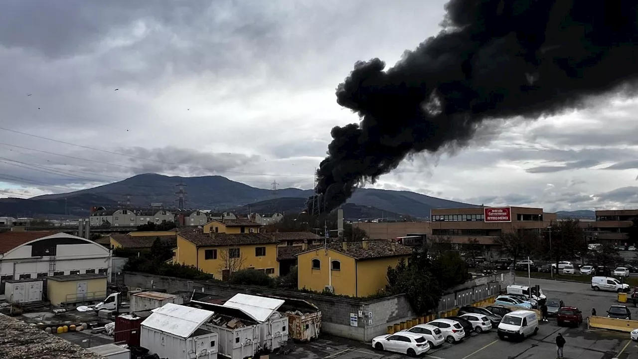  La Prefettura di Firenze: 'Due morti, 26 feriti e tre dispersi' | Un testimone: 'Come una bomba, ha sfondato tutto'