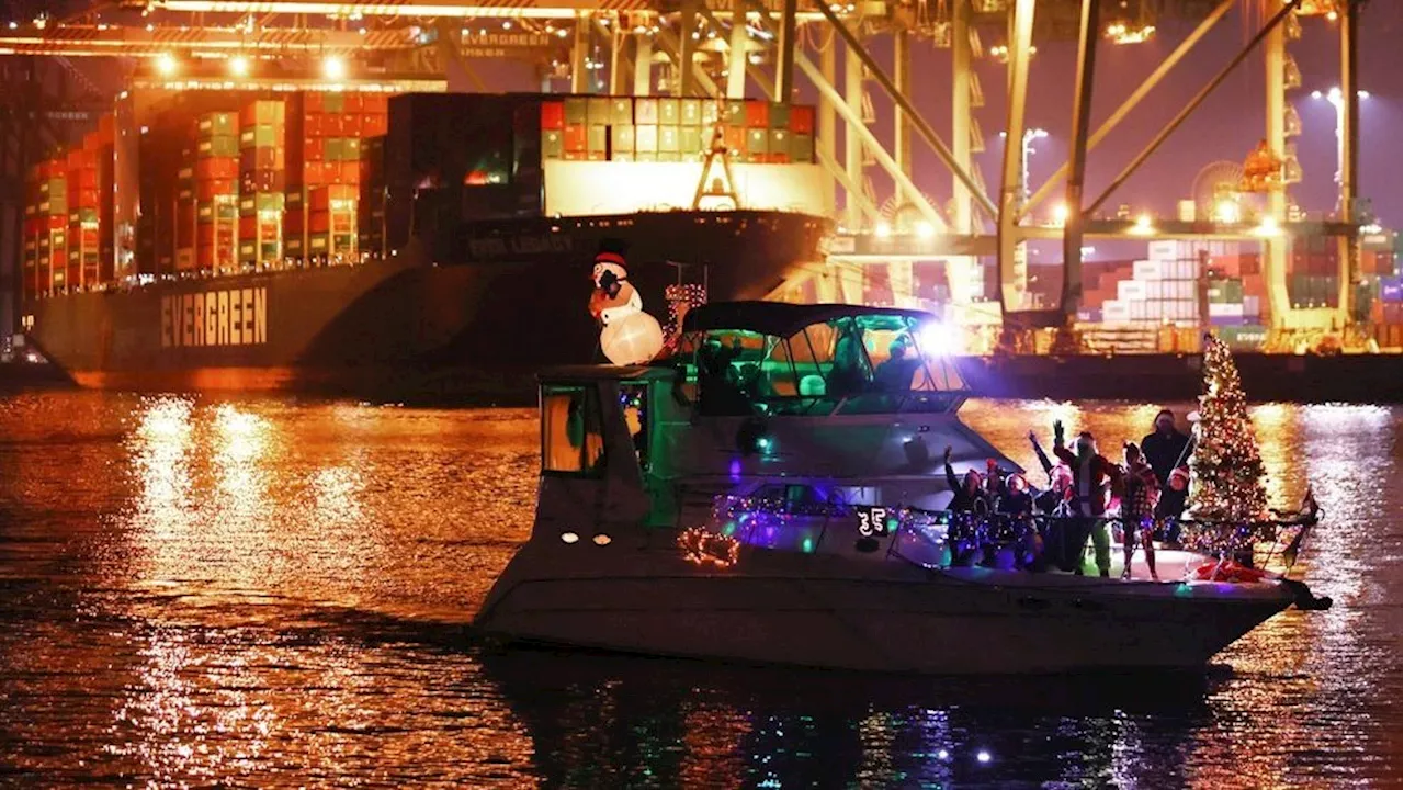 Video shows shocking crash at Christmas Boat Parade in Florida