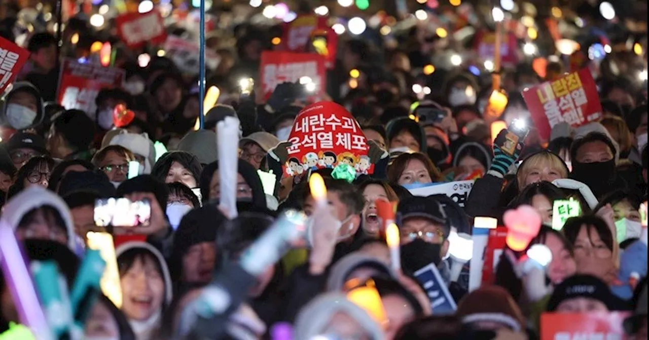 “탄핵클럽 같이 가자” 열기, 응원봉 흔들며 떼창할 ‘탄핵플리’도 봇물