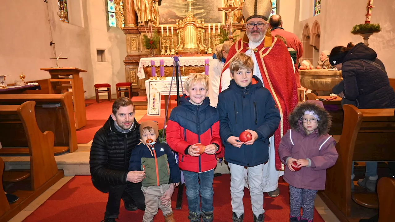 Äpfel gab's vom Nikolaus in der Pfarrkirche St. Christophen