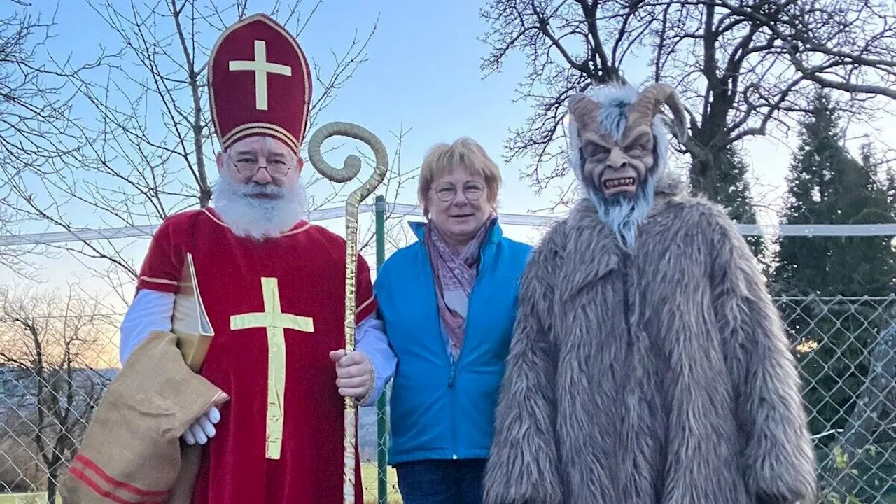 Nikolaus und Krampus auf Hausbesuchen in Altlengbach