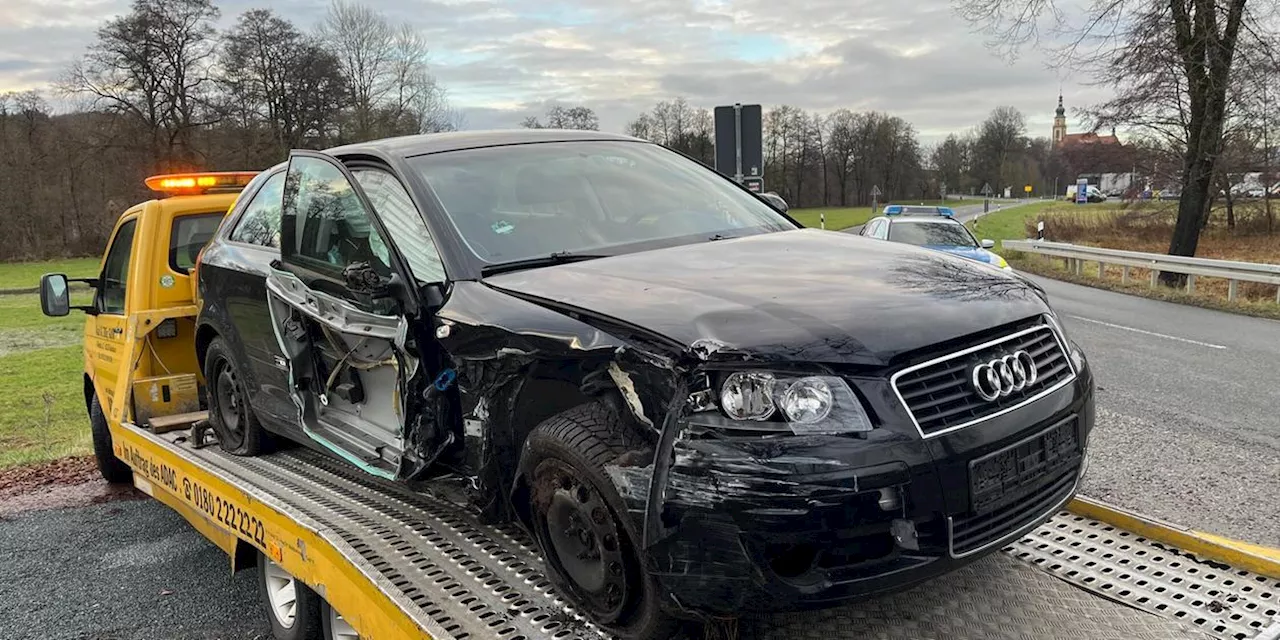 Alkoholfahrt durch Franken: 18-J&auml;hriger setzt Auto in Leitplanke