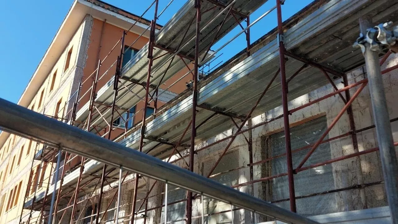 Liceo Gullace, congelato il cantiere della discordia. I dubbi dei genitori: "Problema rinviato"