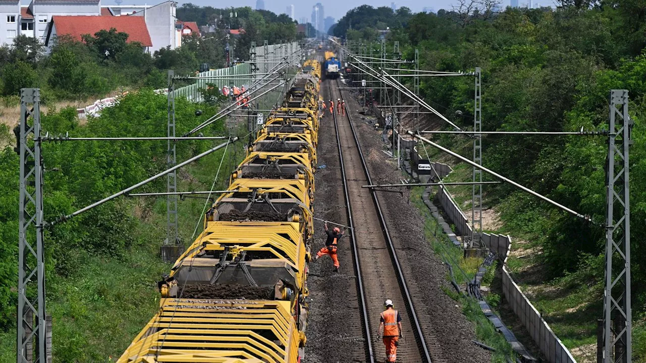 Bahnverkehr: Riedbahn-Bauarbeiten: Betriebsstart mit weniger Zügen