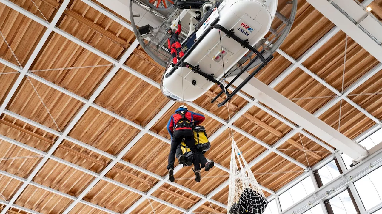 Modernes Trainingszentrum: Üben für den Ernstfall mit Indoor-Hubschrauber