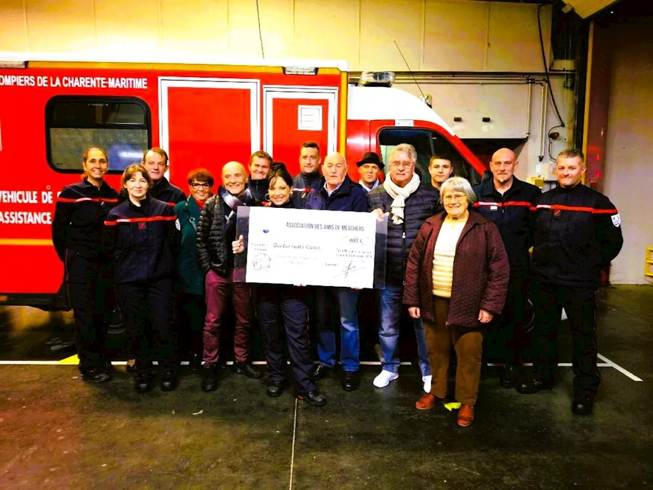 Meschers-sur-Gironde : un chèque de 400 euros pour l’Amicale des sapeurs-pompiers