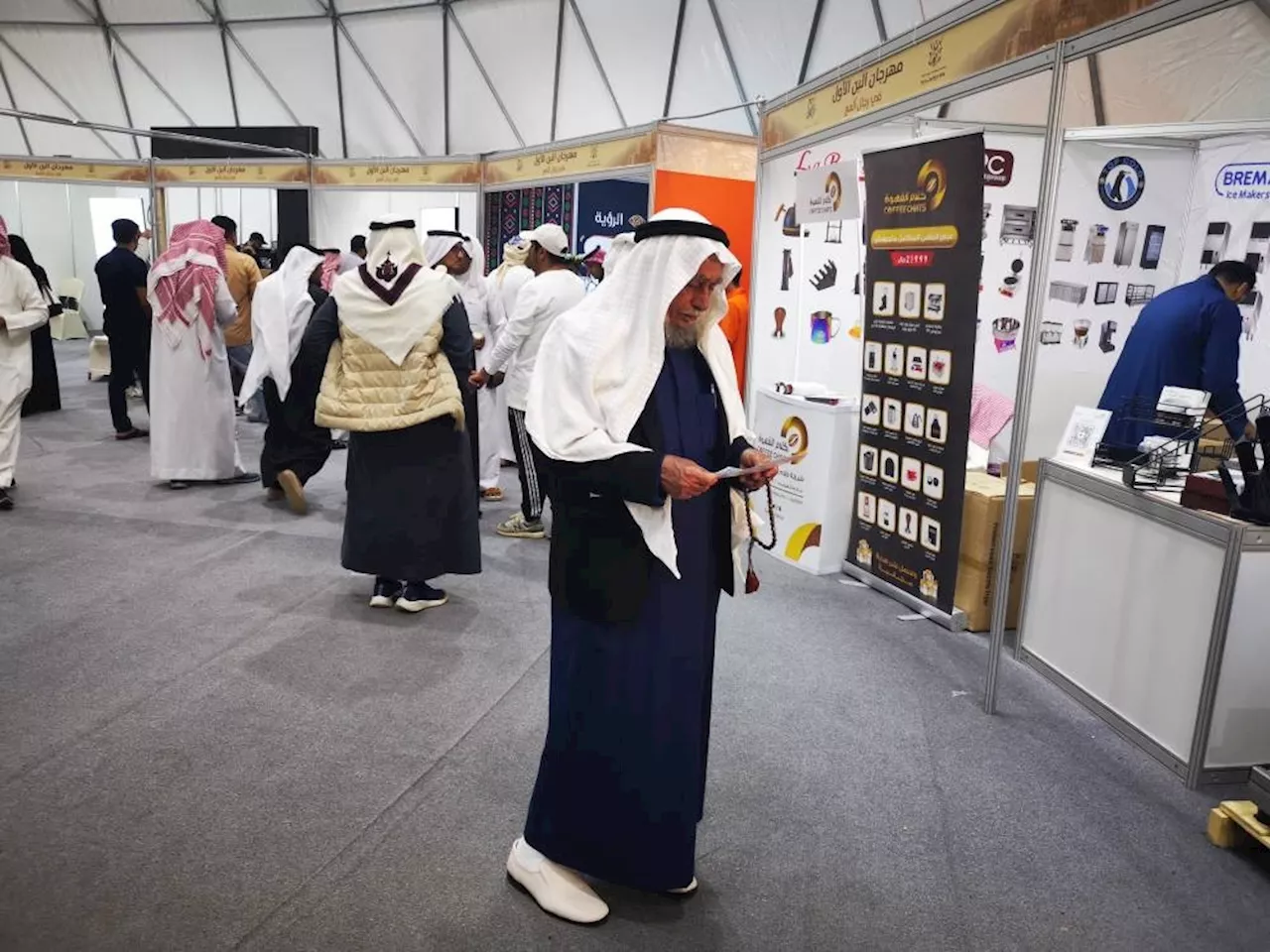 أمير عسير يطلب من محافظ رجال ألمع افتتاح مهرجان البن الأول