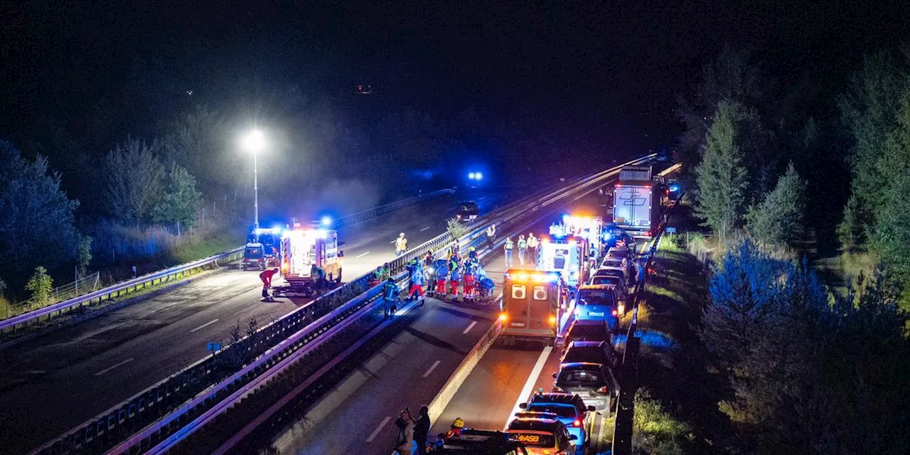 121 Retter im Einsatz: Zwei Personen sterben bei Unfall in Bayern