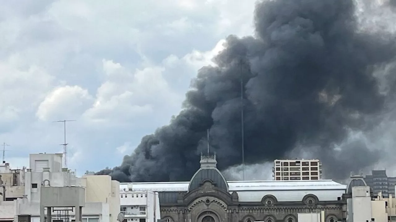 Voraz incendio en una subestación de Edesur en Caballito