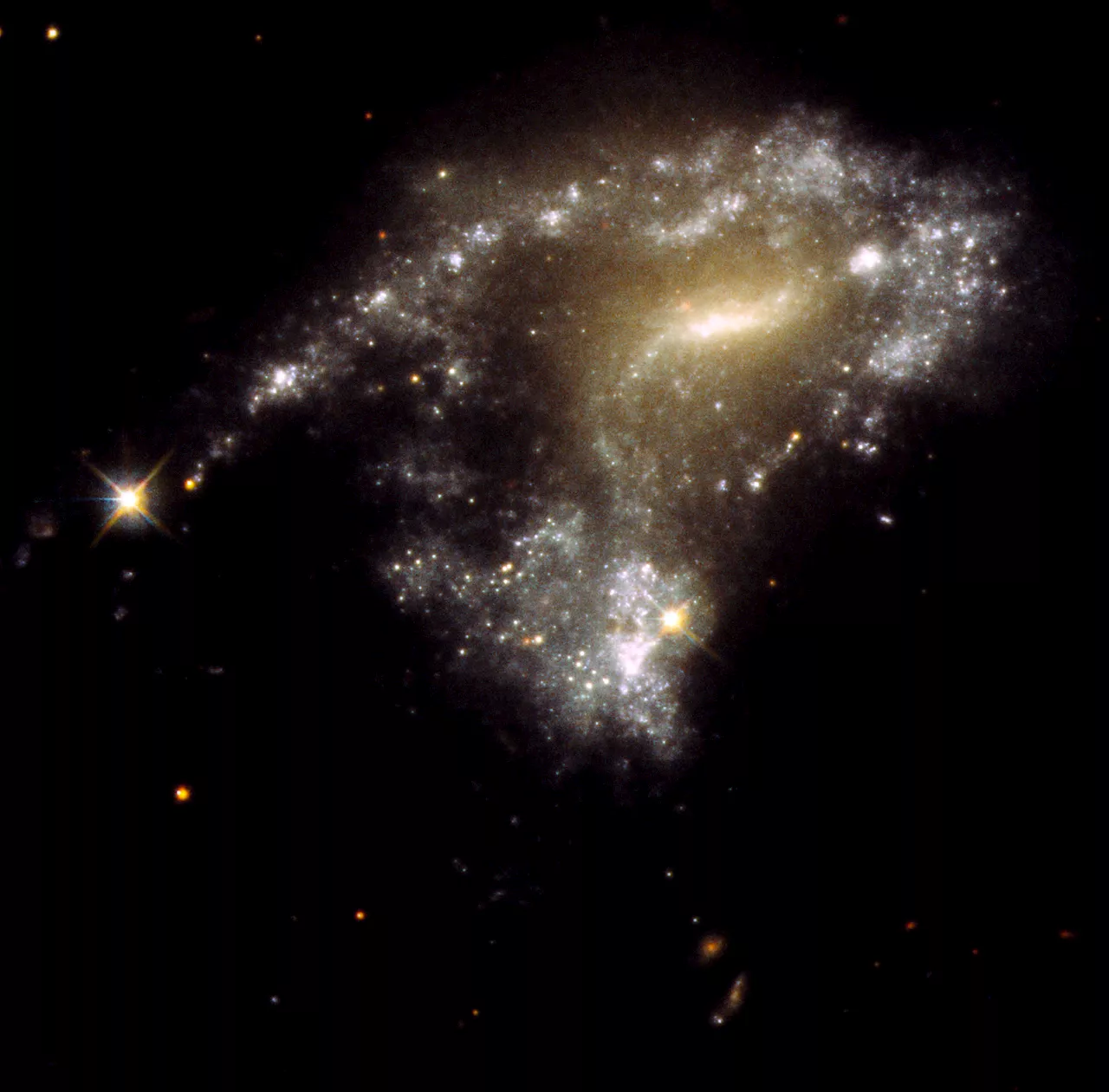Hubble spots colliding galaxies that look like a ‘string of pearls’