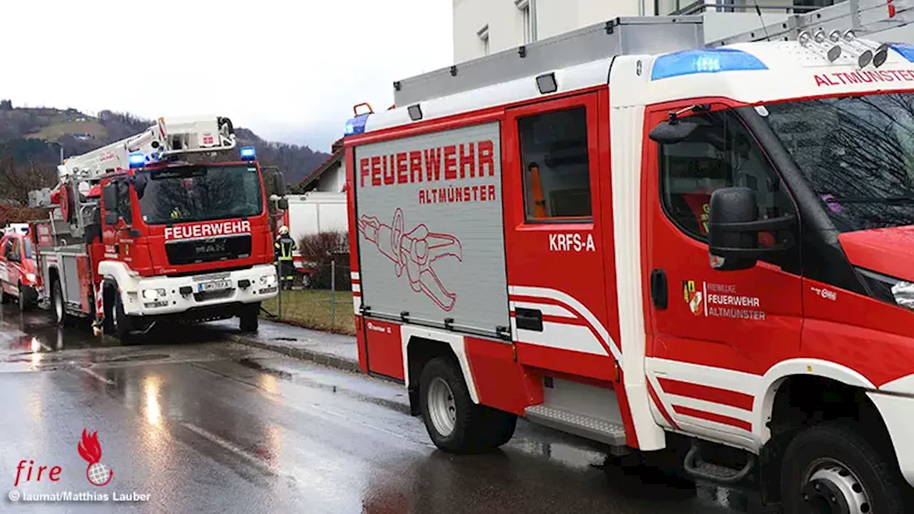 Oö: Neun Leichtverletzte bei Zimmerbrand in Mehrfamilienhaus in Altmünster