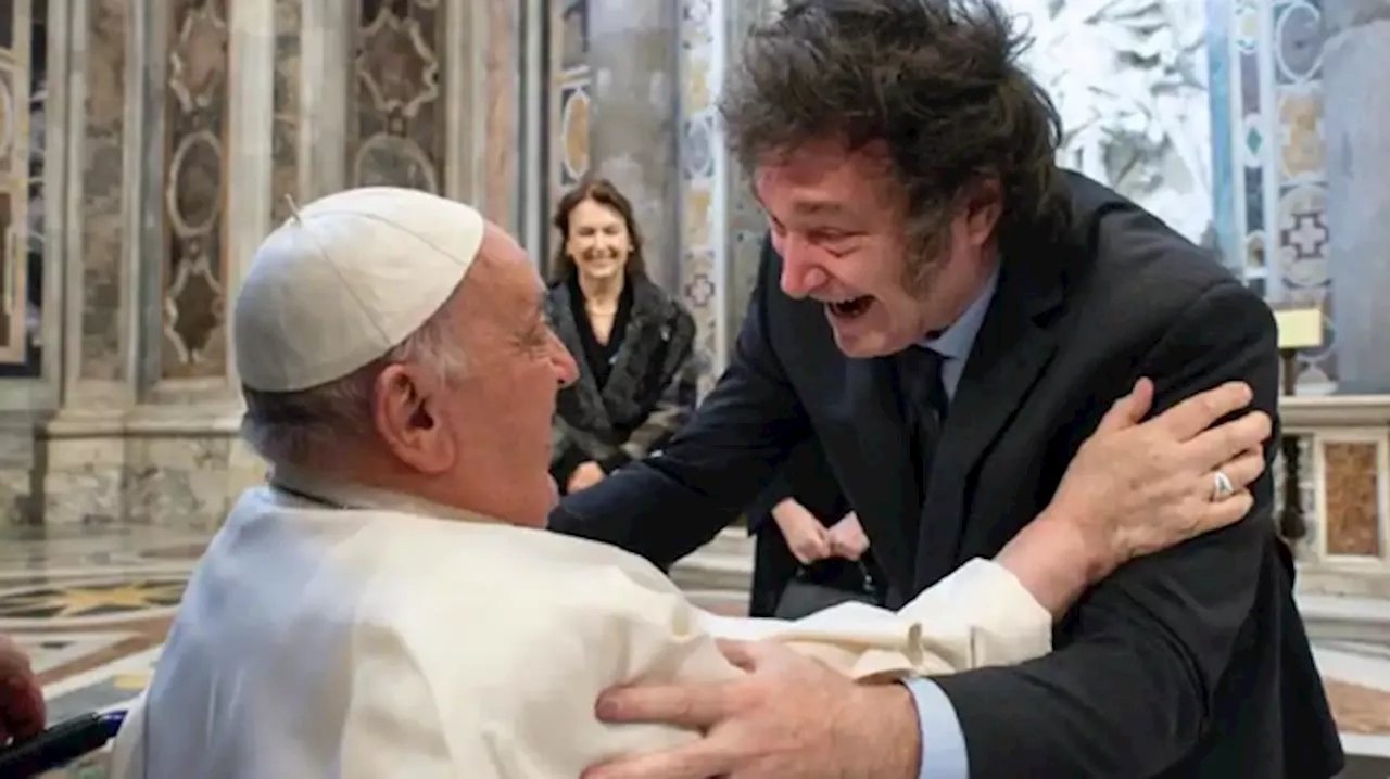 El abrazo entre Javier Milei y el Papa Francisco