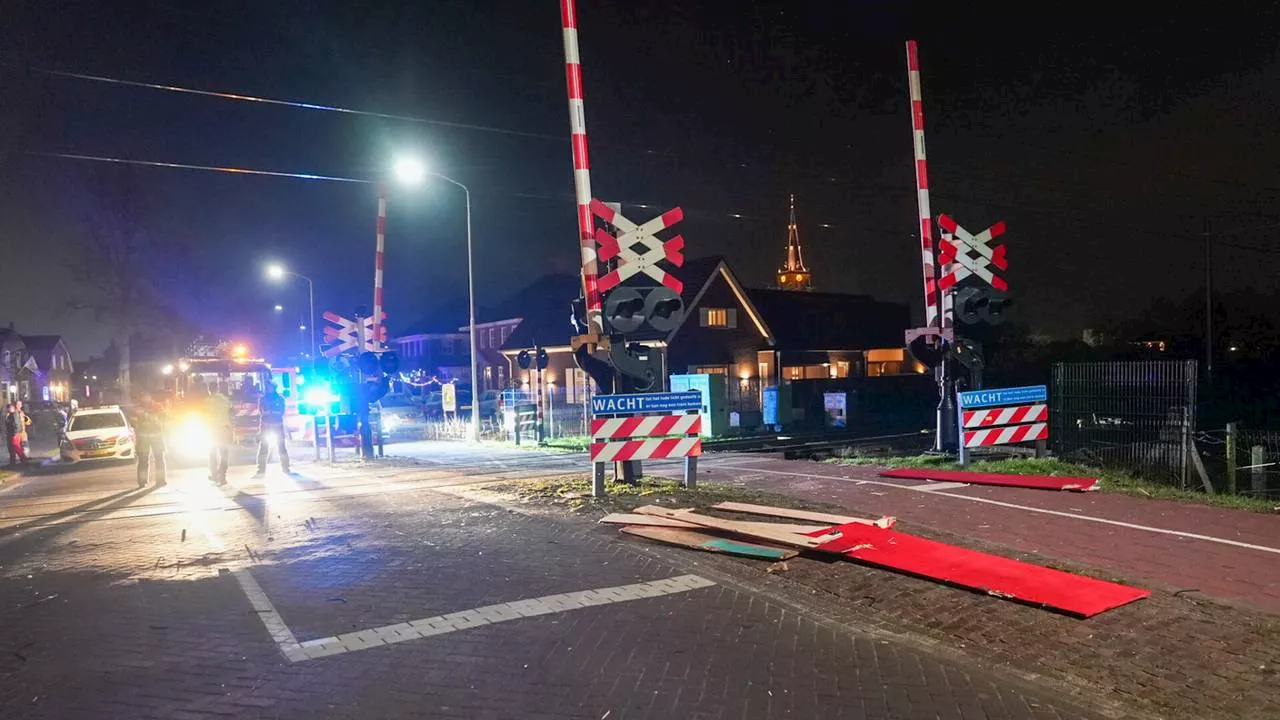 Carnavalsvierders ontsnappen op nippertje aan botsing met trein