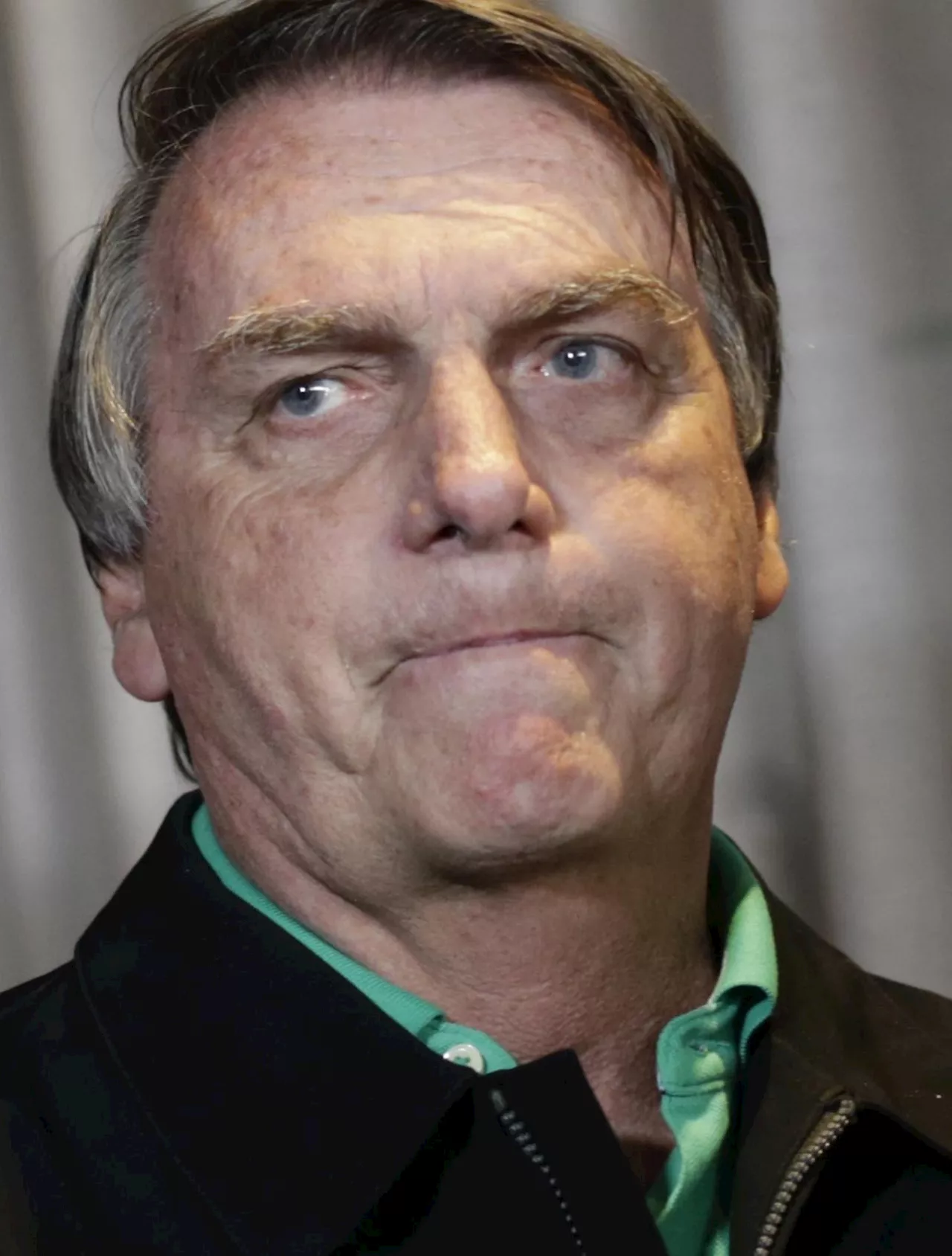 Bolsonaro se esquiva e diz que usar Abin nas eleições era sugestão de Heleno