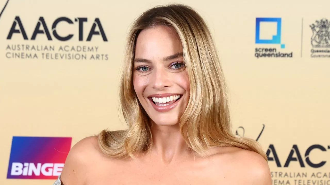 Margot Robbie, sublime dans une robe Vivienne Westwood vintage