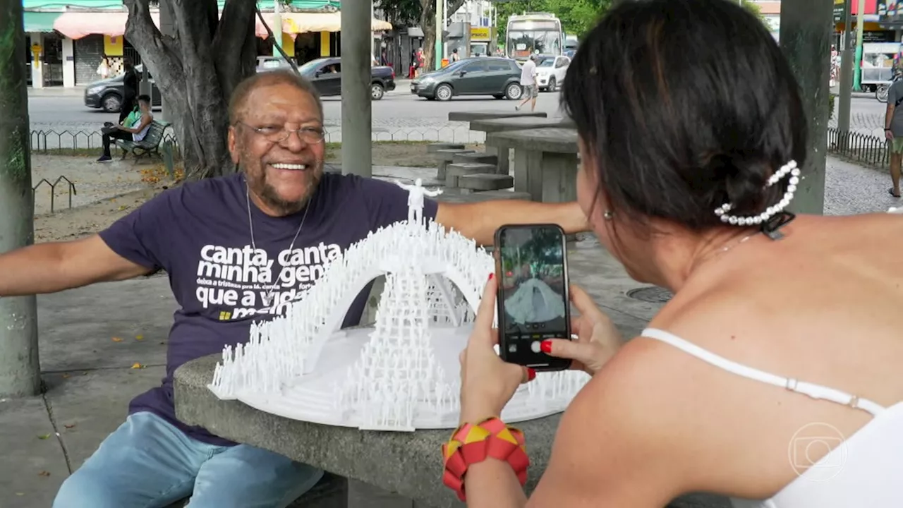 Martinho da Vila completa 86 anos e ganha estátua de bronze criada por Paulo Barros