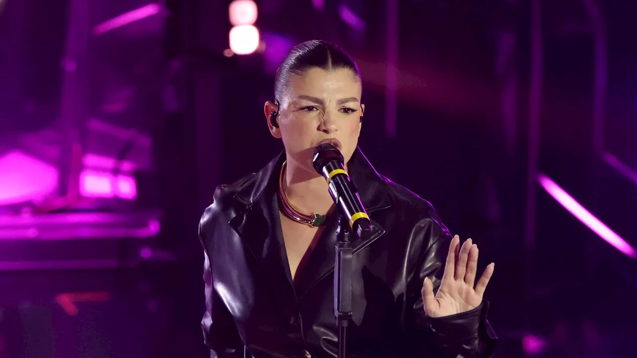 Emma Marrone Sanremo 2024 look: la rivoluzione sexy elegante al Festival