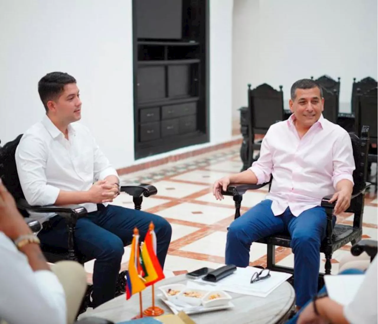 Aspirantes a alcaldes locales en Cartagena firman compromiso para reinventar las Alcaldías