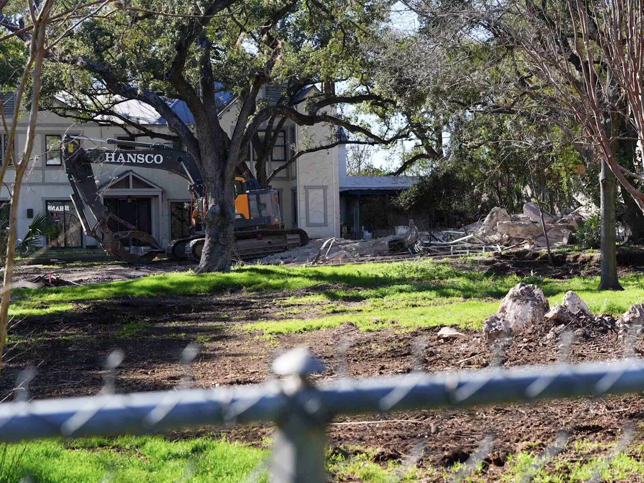 Alamo Heights council votes on demolition requests, OKs razing high school building