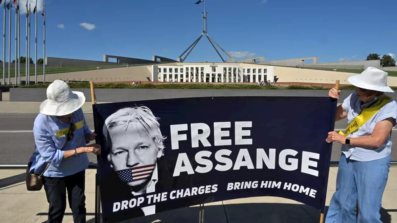 Federal MPs push motion urging release of Julian Assange and his return to Australia