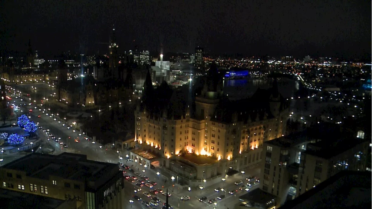 Snow begins to fall in Ottawa on Thursday night