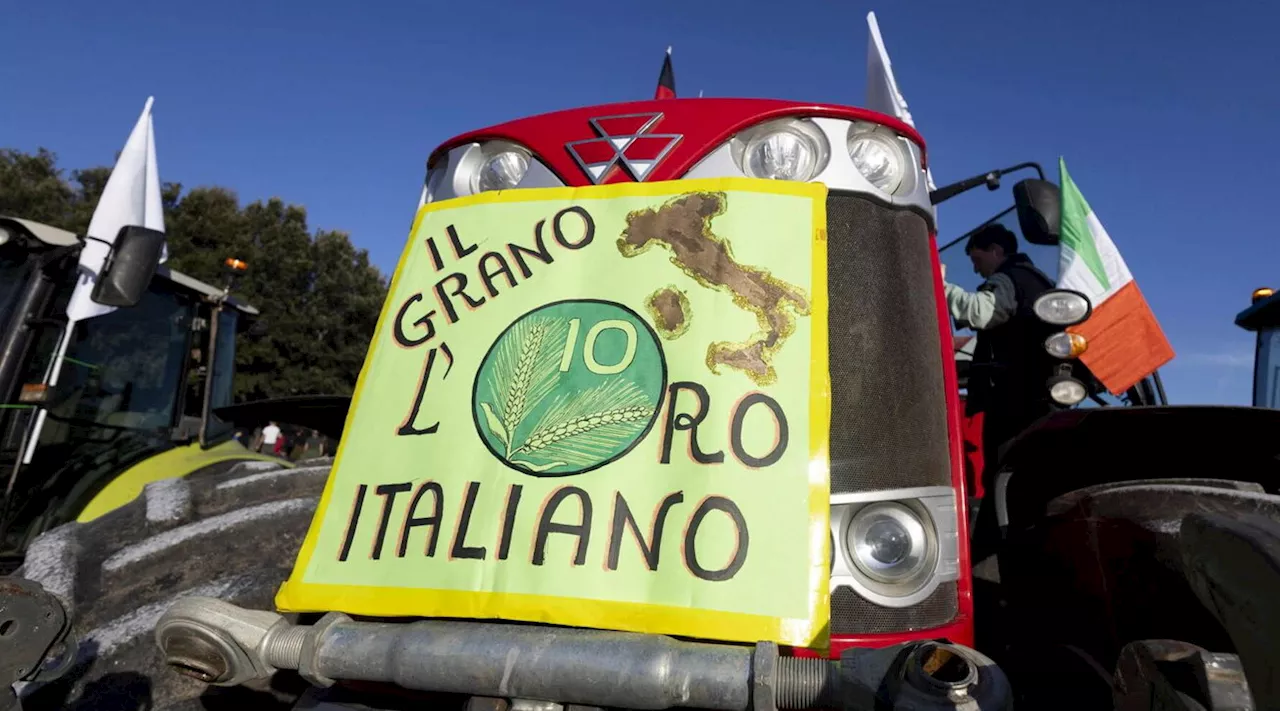 Roma, trattori al Circo Massimo: in piazza un migliaio di manifestanti