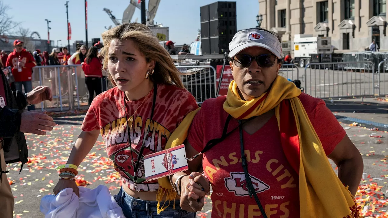 1 dead, at least 21 injured in shooting at Kansas City Chiefs' Super Bowl rally