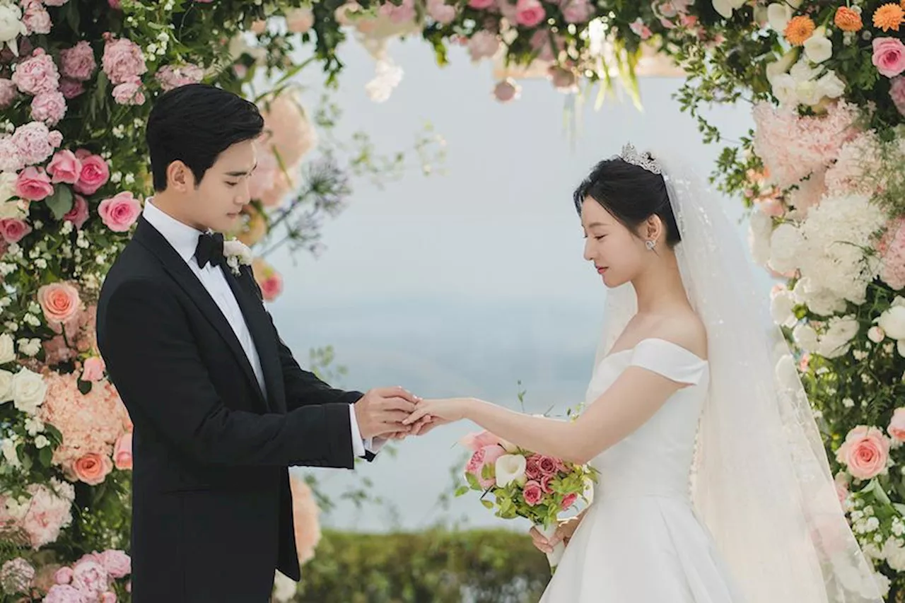 New Drama 'Queen of Tears' Reveals Stills of Kim Soo Hyun and Kim Ji Won's Wedding