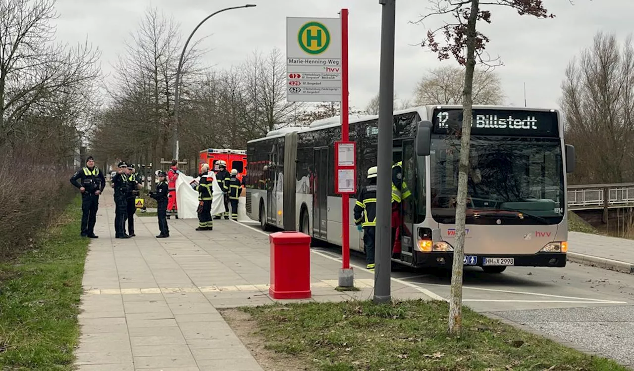 Von Bus erfasst: Kind (10) stirbt bei Unfall in Hamburg