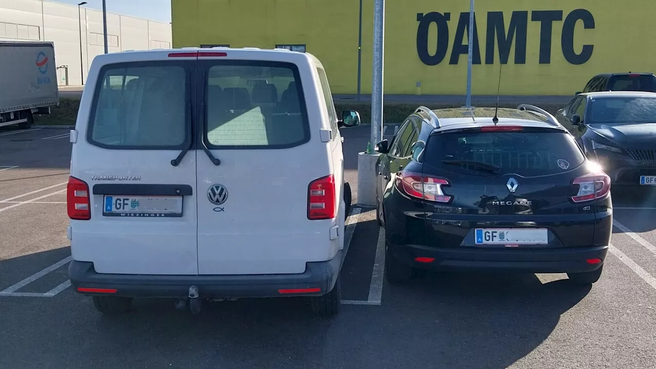 Ärger am Lidl-Parkplatz: Kleinbus blockiert Pkw