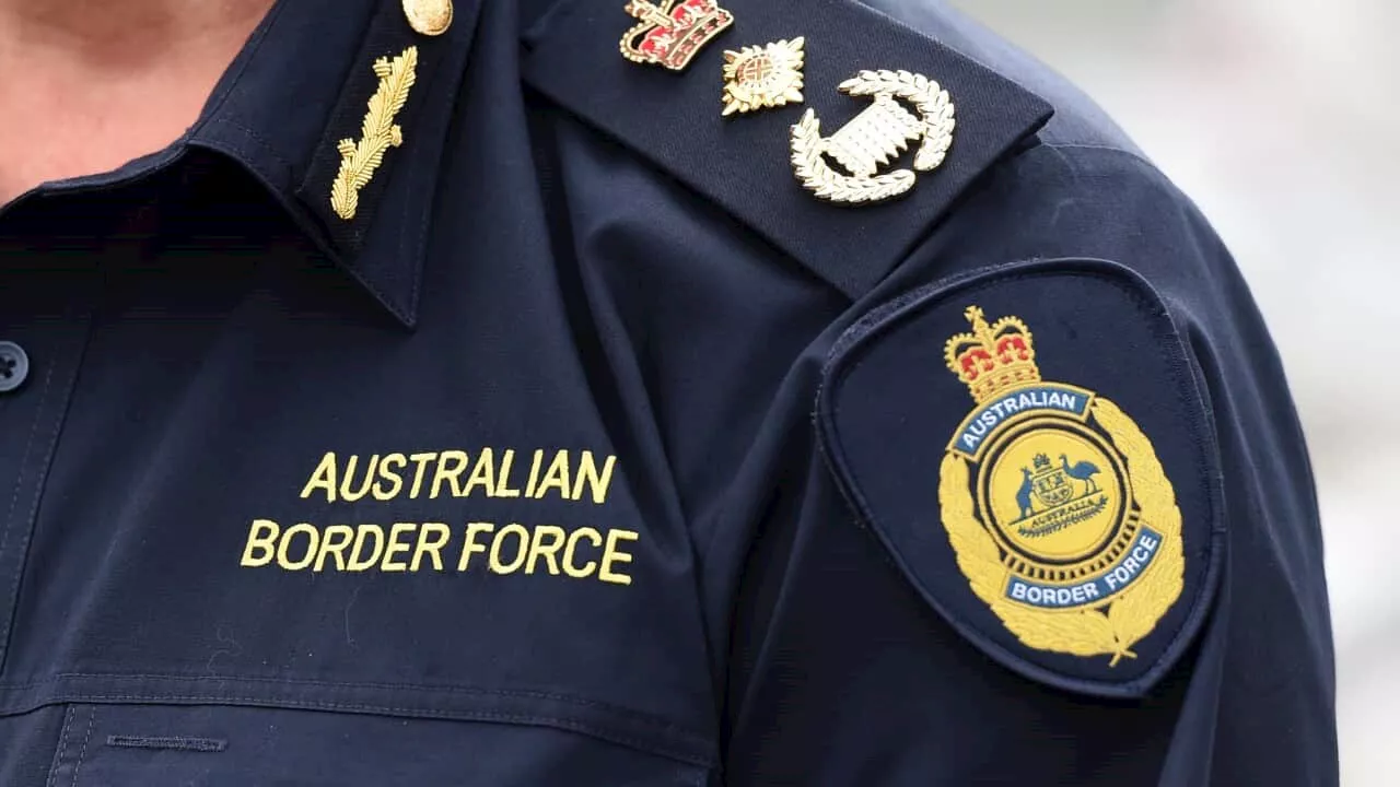 Border Force investigating arrival of 30 men by boat in Western Australia