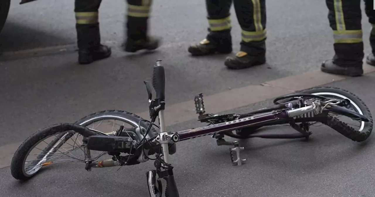 Schwerer Unfall am Innsbrucker Hauptbahnhof: 37-jähriger Radfahrer kam unter Lkw