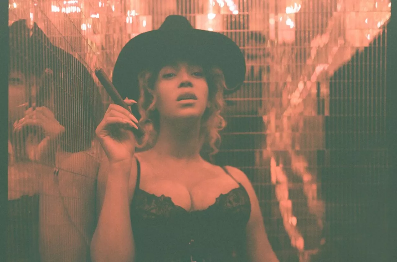 Beyoncé Makes Her Country Radio Chart Debut With ‘Texas Hold ‘Em’