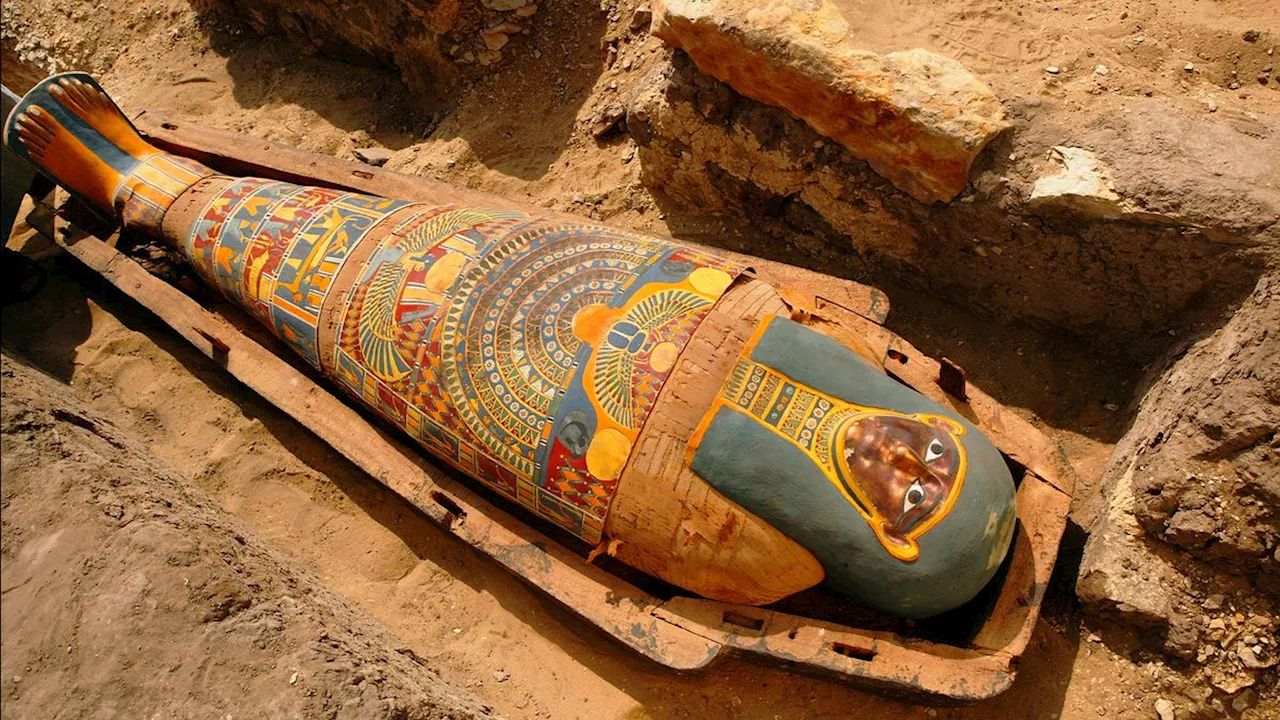 When did the ancient Egyptians first mummify their dead?