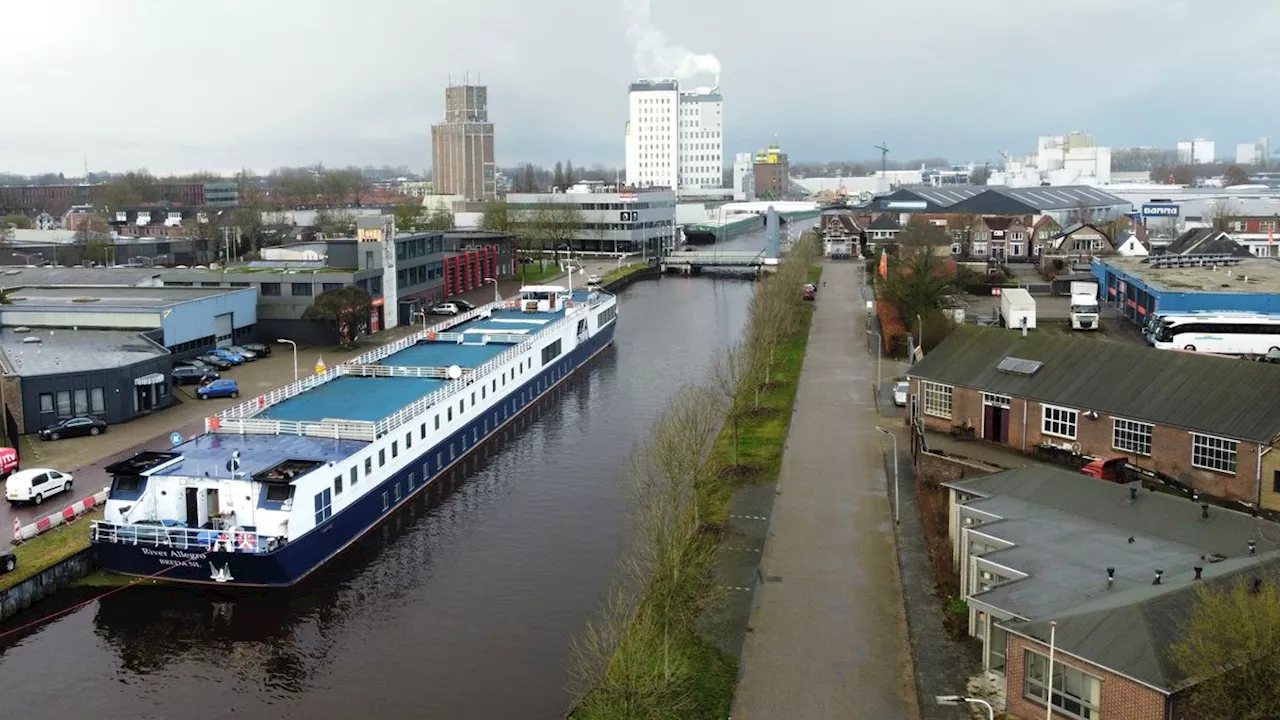 Vluchtelingenboten in Meppel vertrekken en maken plaats voor één grotere