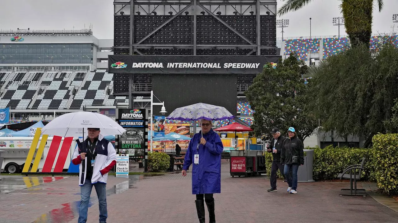 Rain pushes Daytona 500 to Monday in first outright postponement since 2012