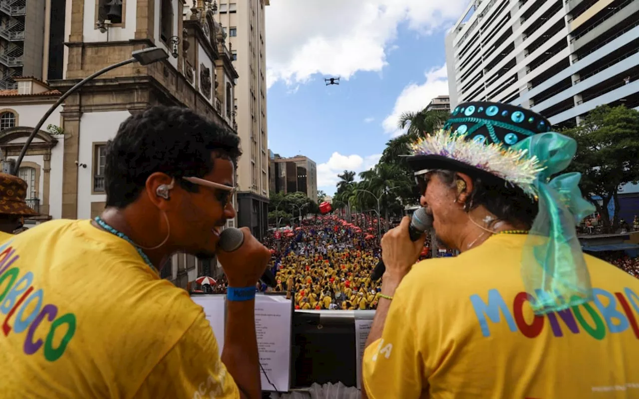 Monobloco leva multidão ao Centro para despedida dos megablocos de Carnaval