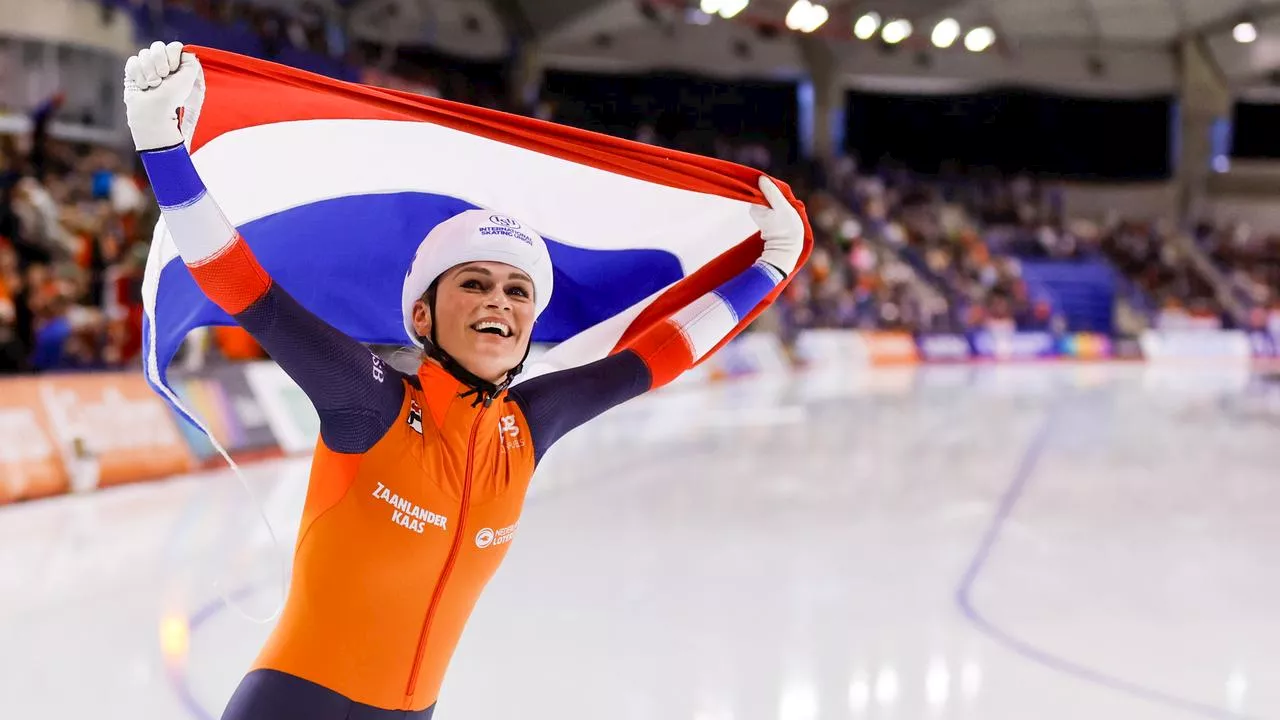 Schouten schaatst na val op wonderbaarlijke wijze naar wereldtitel massastart