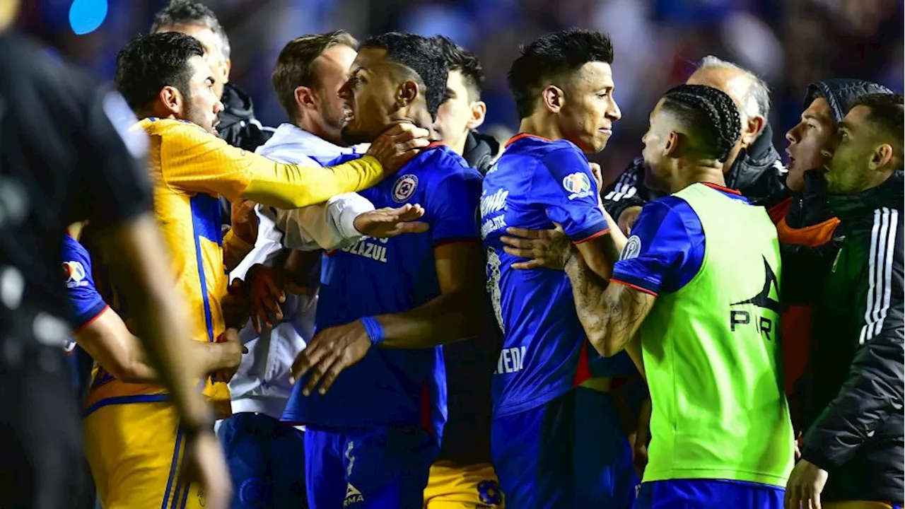 Cruz Azul y Tigres terminan el encuentro con bronca; Tercero y Ditta se van expulsados