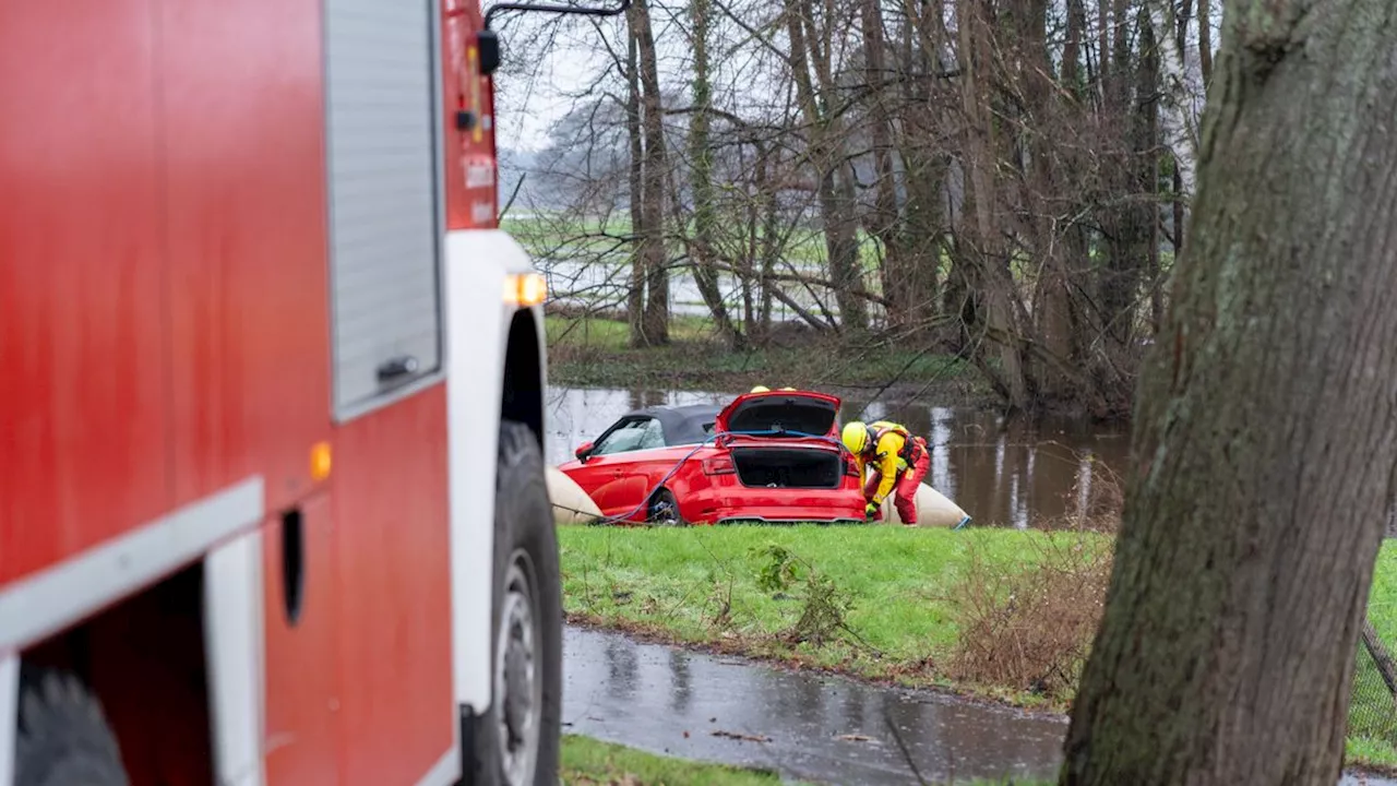 Wienhausen in Niedersachsen: Fahrerin aus sinkendem Auto gerettet