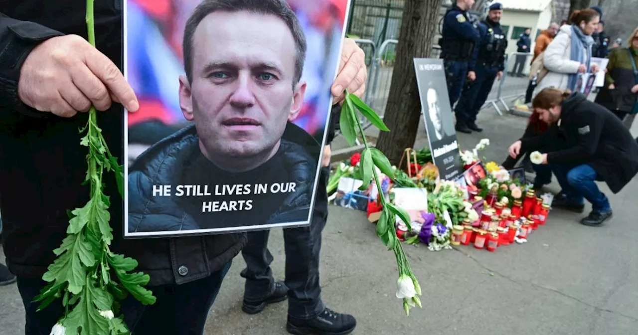 Pena de cárcel contra 150 personas en homenaje a Navalny