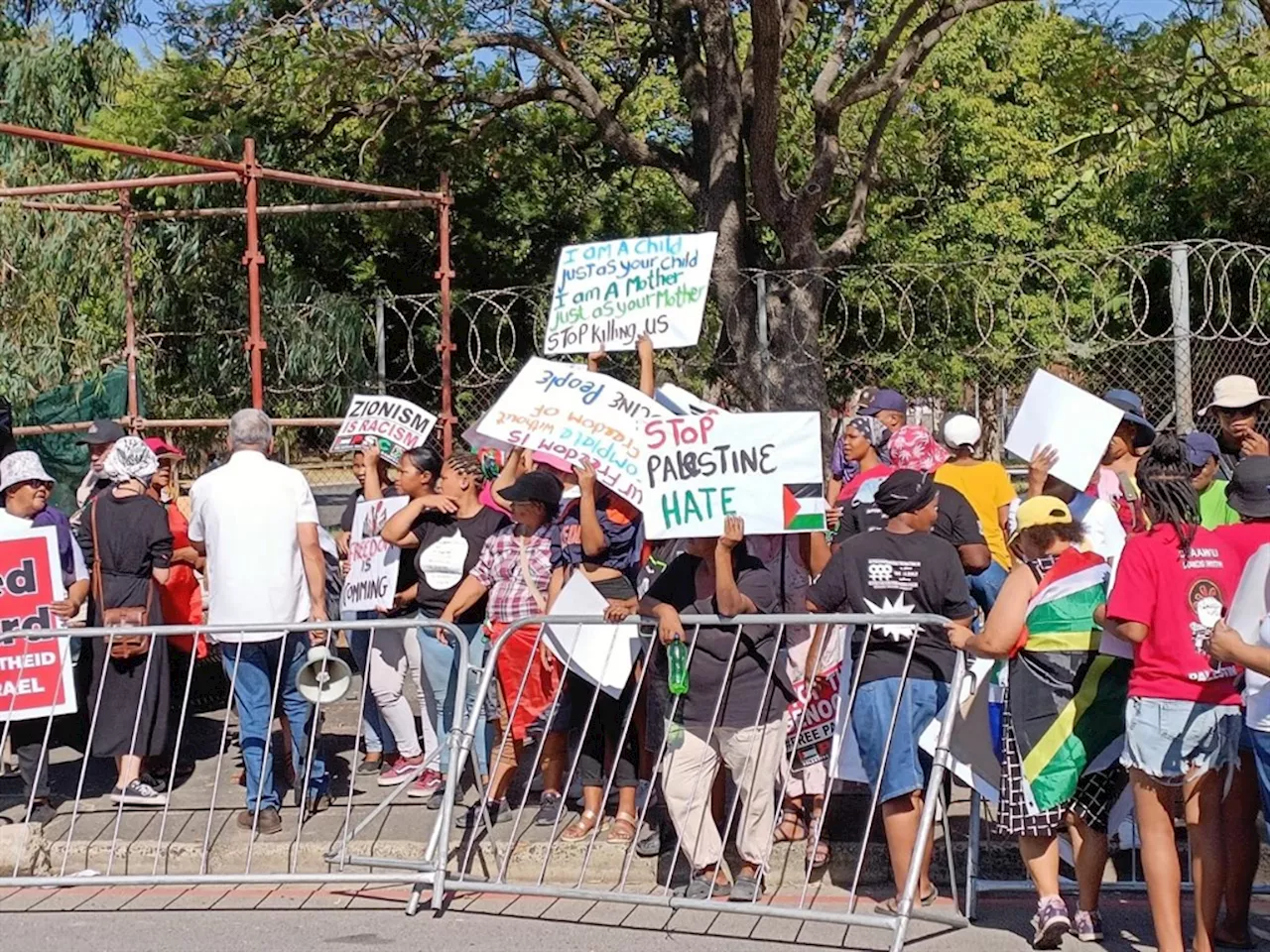 Western Cape SOPA: Winde greeted by angry protesters ahead of address