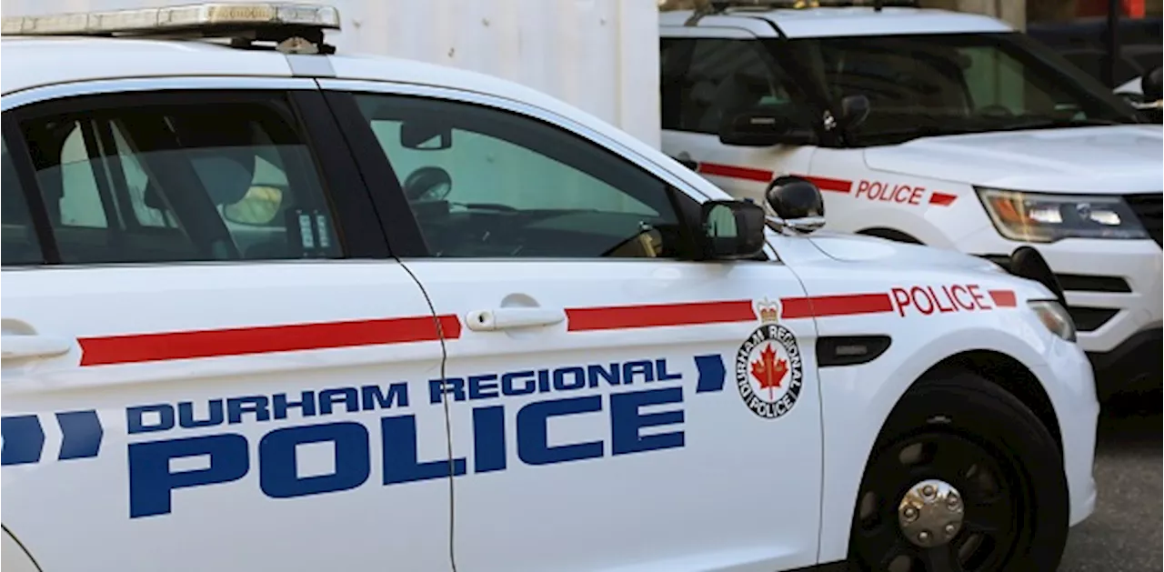 Police hunting for suspect after parking lot workers robbed in Oshawa