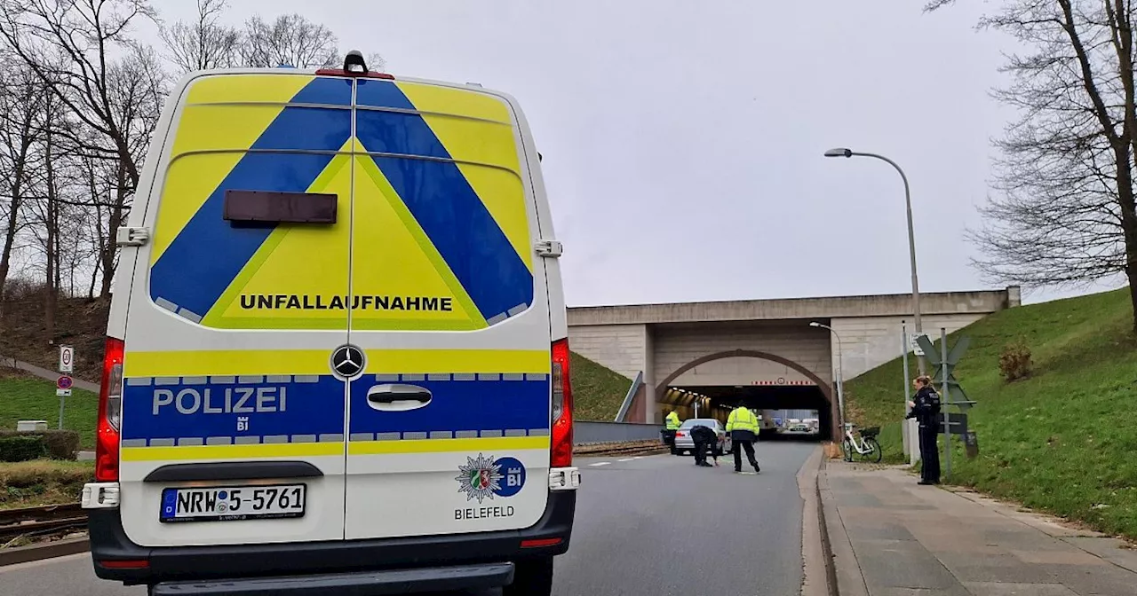 Auto erfasst Radfahrer: Senior bei Unfall im Kreis Minden-Lübbecke lebensgefährlich verletzt