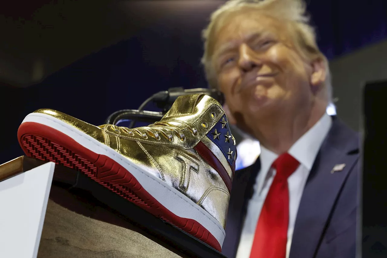 Donald Trump lanza su propia línea de zapatillas tras recibir multa millonaria