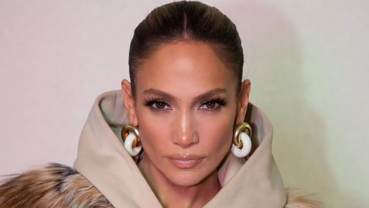 I Can't Remember the Last Time Jennifer Lopez Wore a Manicure This Sparkly — See Photo