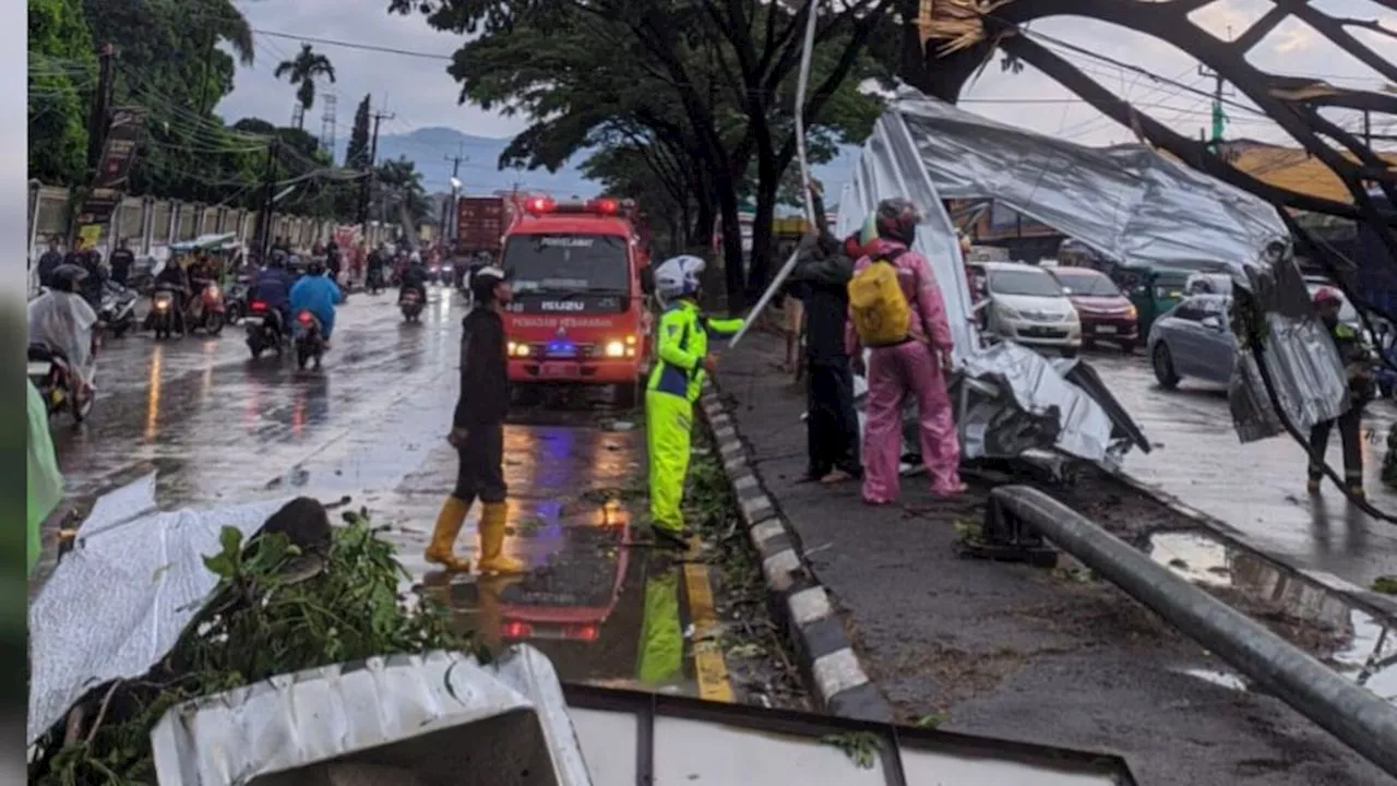 Puting Beliung Terjang Bandung-Sumedang, 22 Orang Terluka